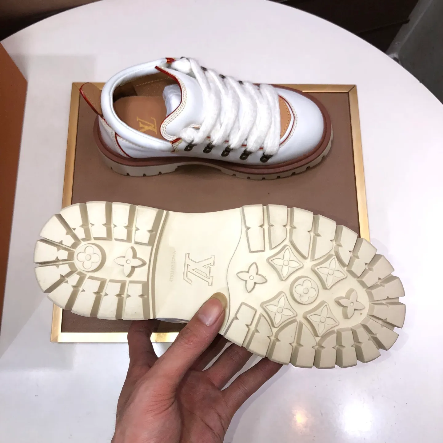 Men's shoes 💰660💰 LV Louis Vuitton 2025 autumn and winter new couple's new style, the original version is developed one to one, retro fashion, handsome and cool mountaineering derby shoes are out of stock 👍 💎 Material: imported first-layer cowhide 💎 Lining: imported lambskin 💎 Outsole: original molded TR non-slip sole 💎 Bottom height: 3.5cm 💎 Shoe size: 35-45 for both men and women